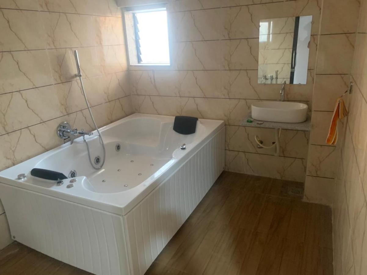 Kesar Hotel Viramgam Ngoại thất bức ảnh
