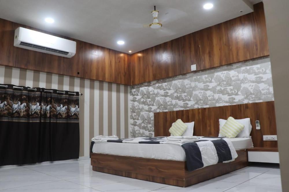 Kesar Hotel Viramgam Ngoại thất bức ảnh